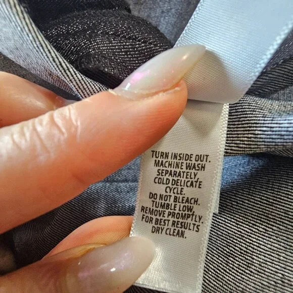 St. John Sport Women's Cropped Denim Side Zip Jean's Pants Black Denim size 12 - Picture 9 of 14